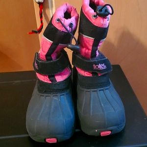 Totes pink and black snow boots